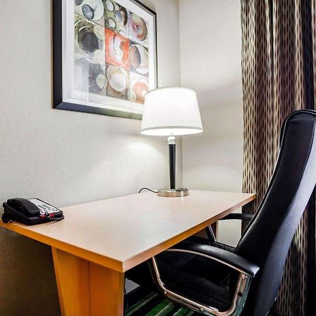Comfort Inn Kansas City / Airport ภายนอก รูปภาพ
