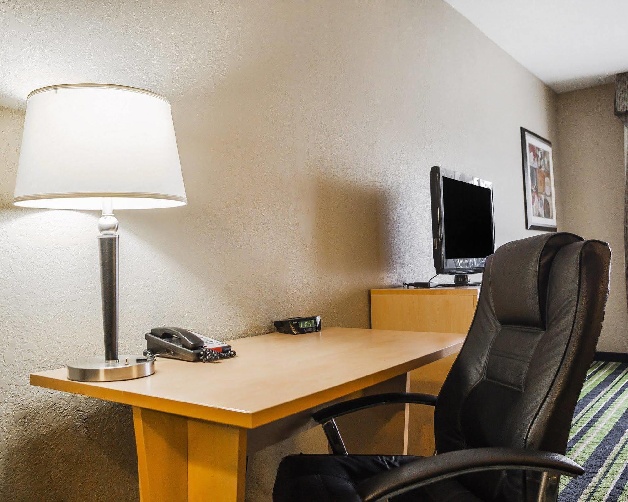 Comfort Inn Kansas City / Airport ภายนอก รูปภาพ