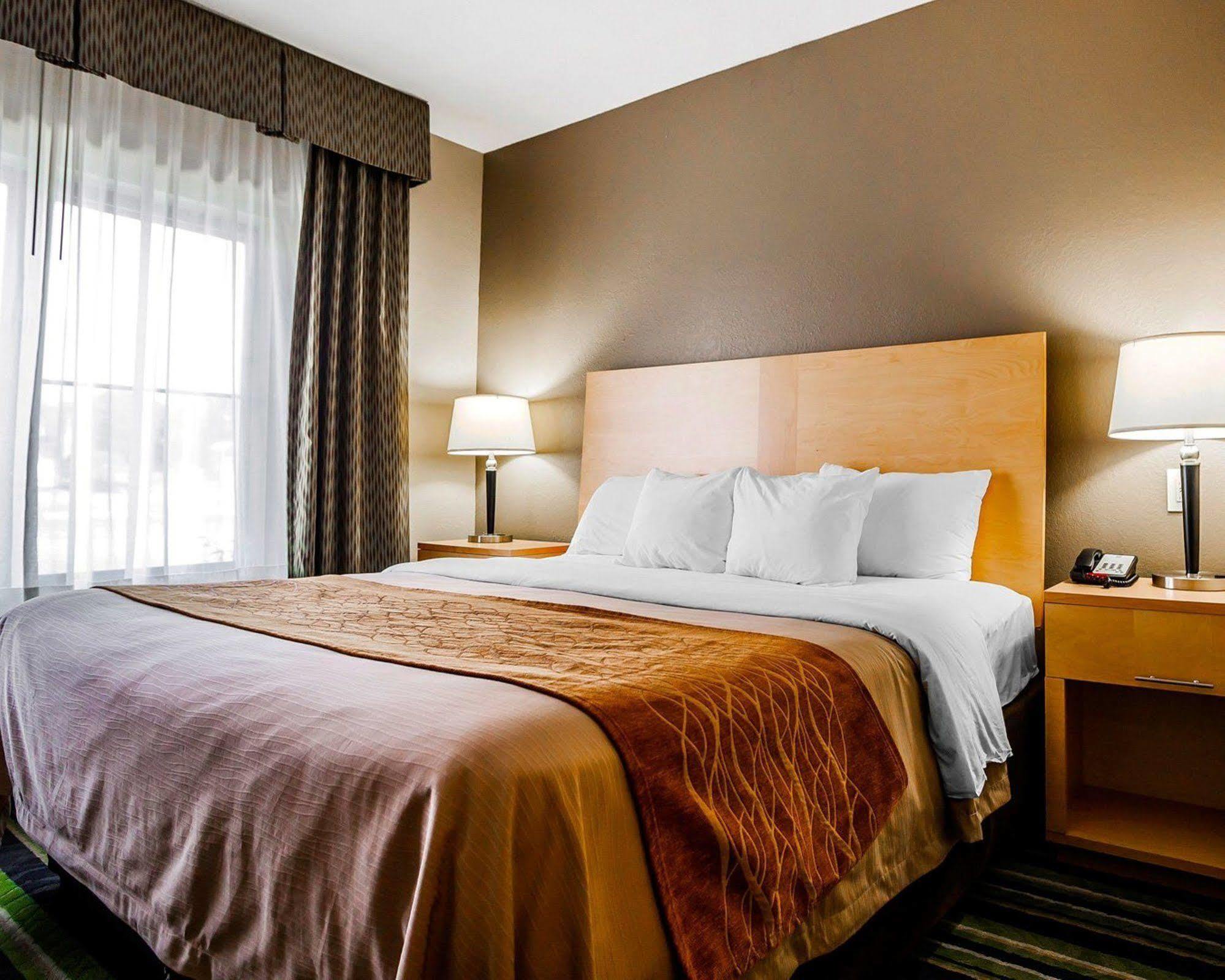 Comfort Inn Kansas City / Airport ภายนอก รูปภาพ