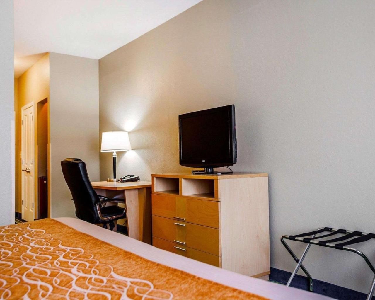 Comfort Inn Kansas City / Airport ภายนอก รูปภาพ