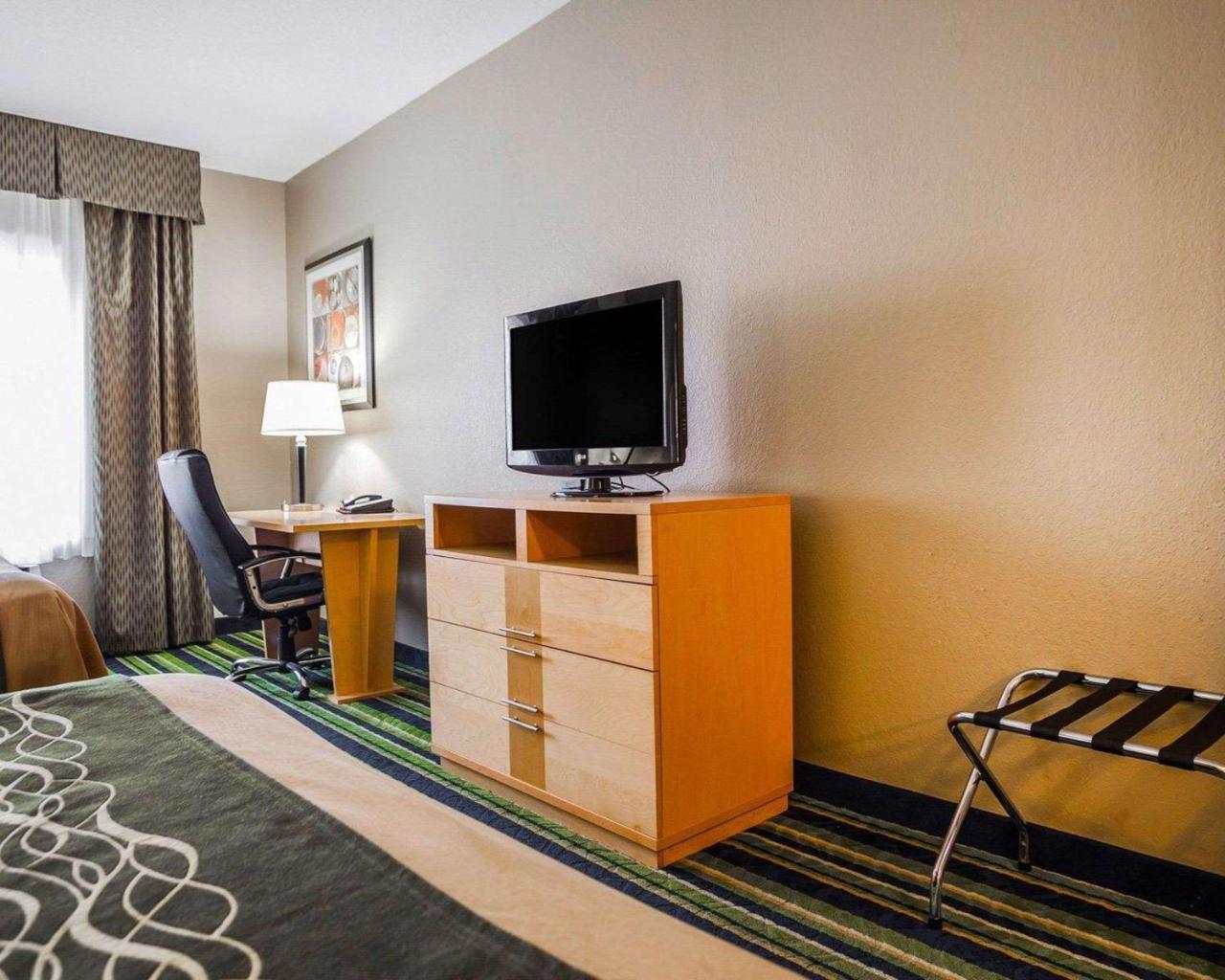 Comfort Inn Kansas City / Airport ภายนอก รูปภาพ