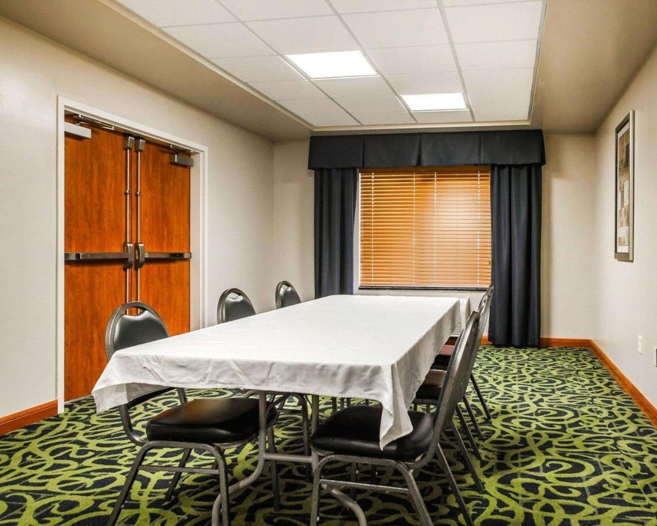 Comfort Inn Kansas City / Airport ภายนอก รูปภาพ