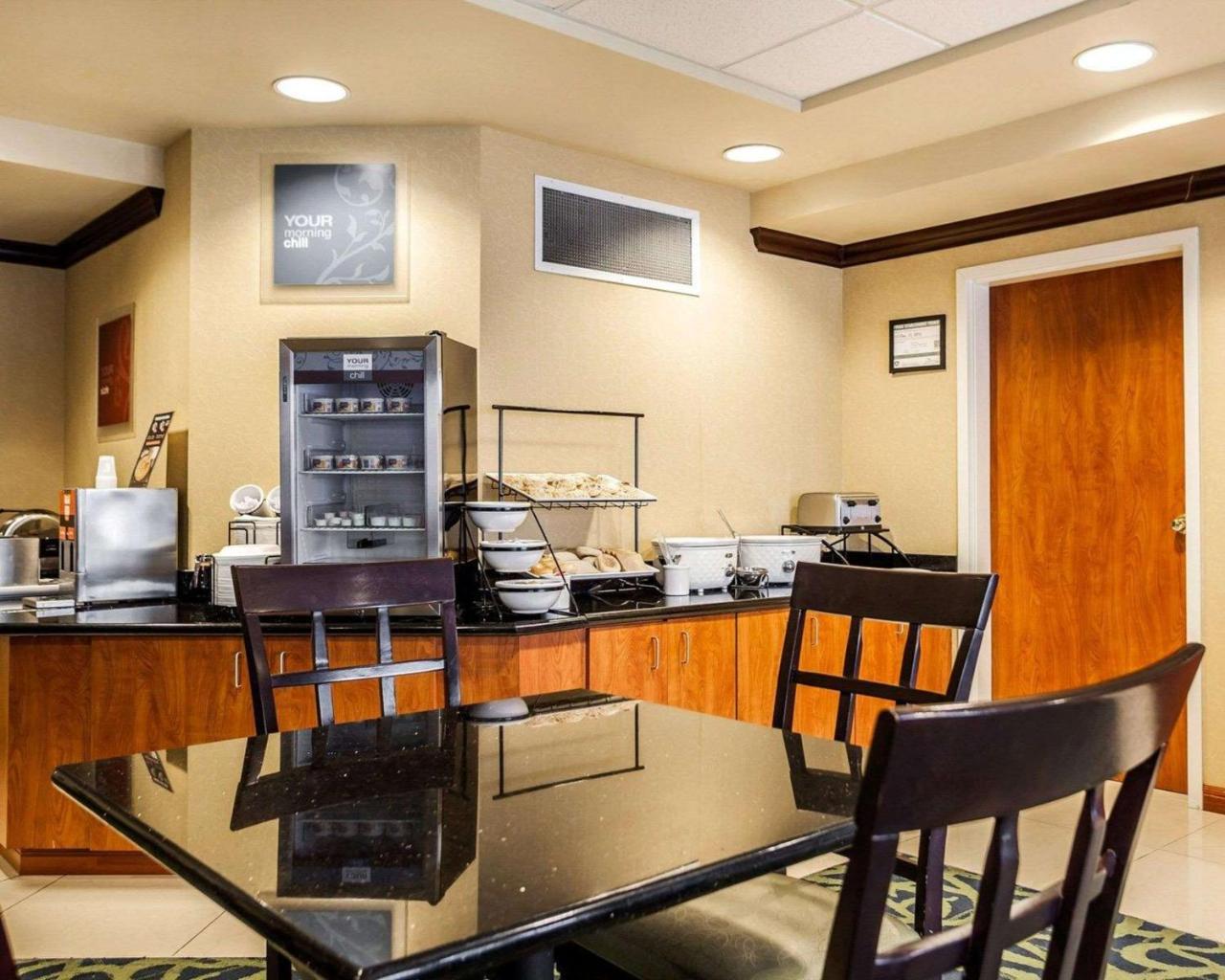 Comfort Inn Kansas City / Airport ภายนอก รูปภาพ