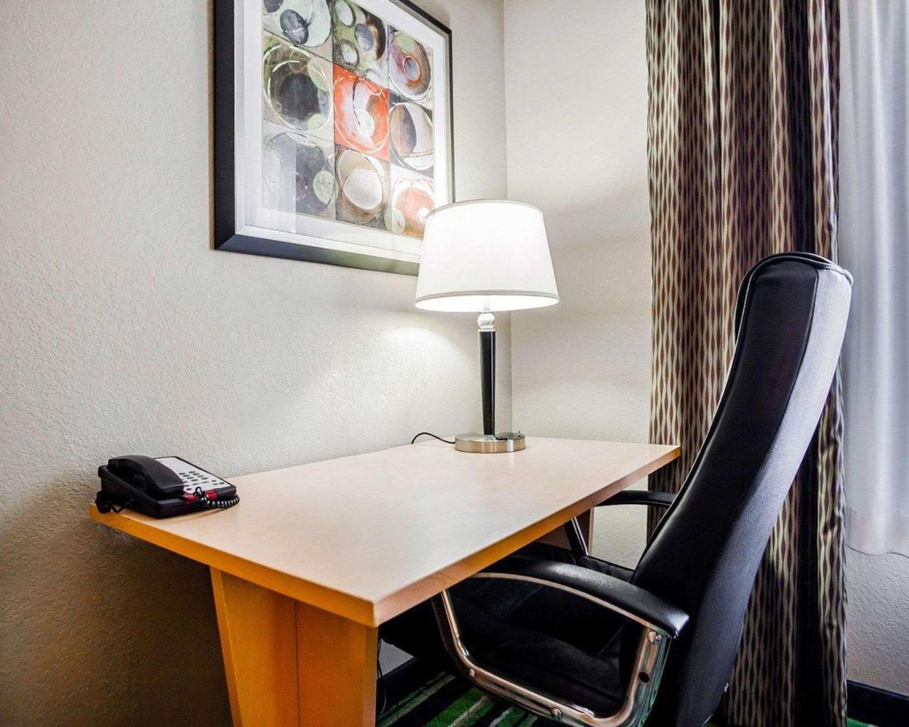 Comfort Inn Kansas City / Airport ภายนอก รูปภาพ