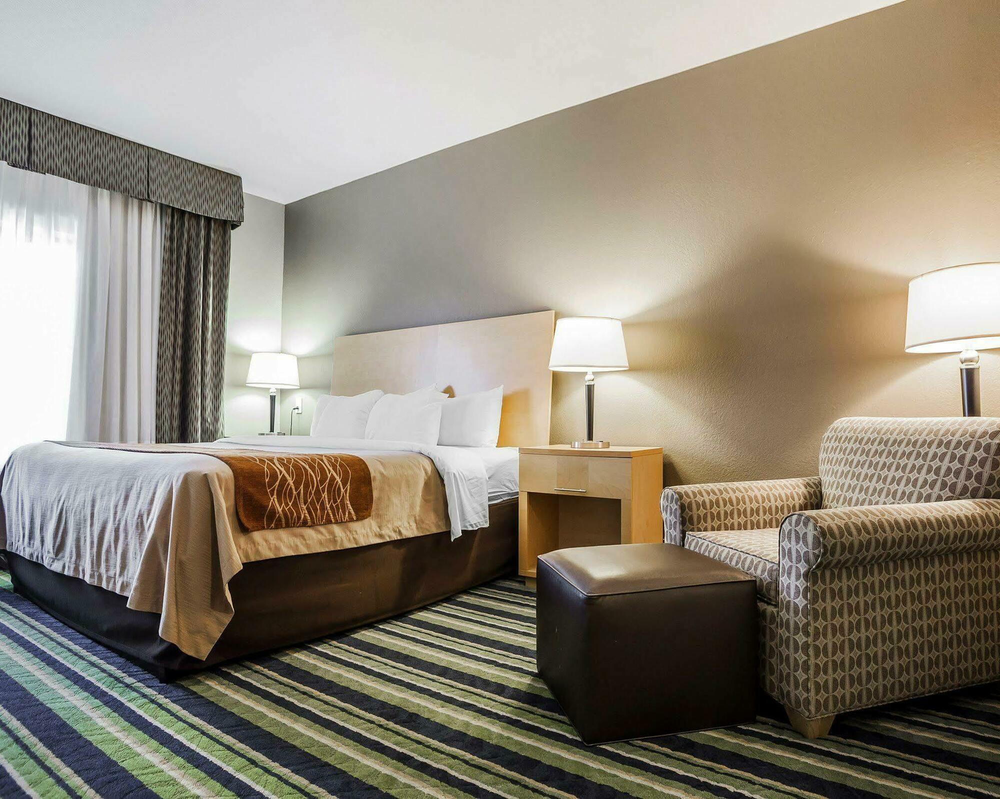 Comfort Inn Kansas City / Airport ภายนอก รูปภาพ