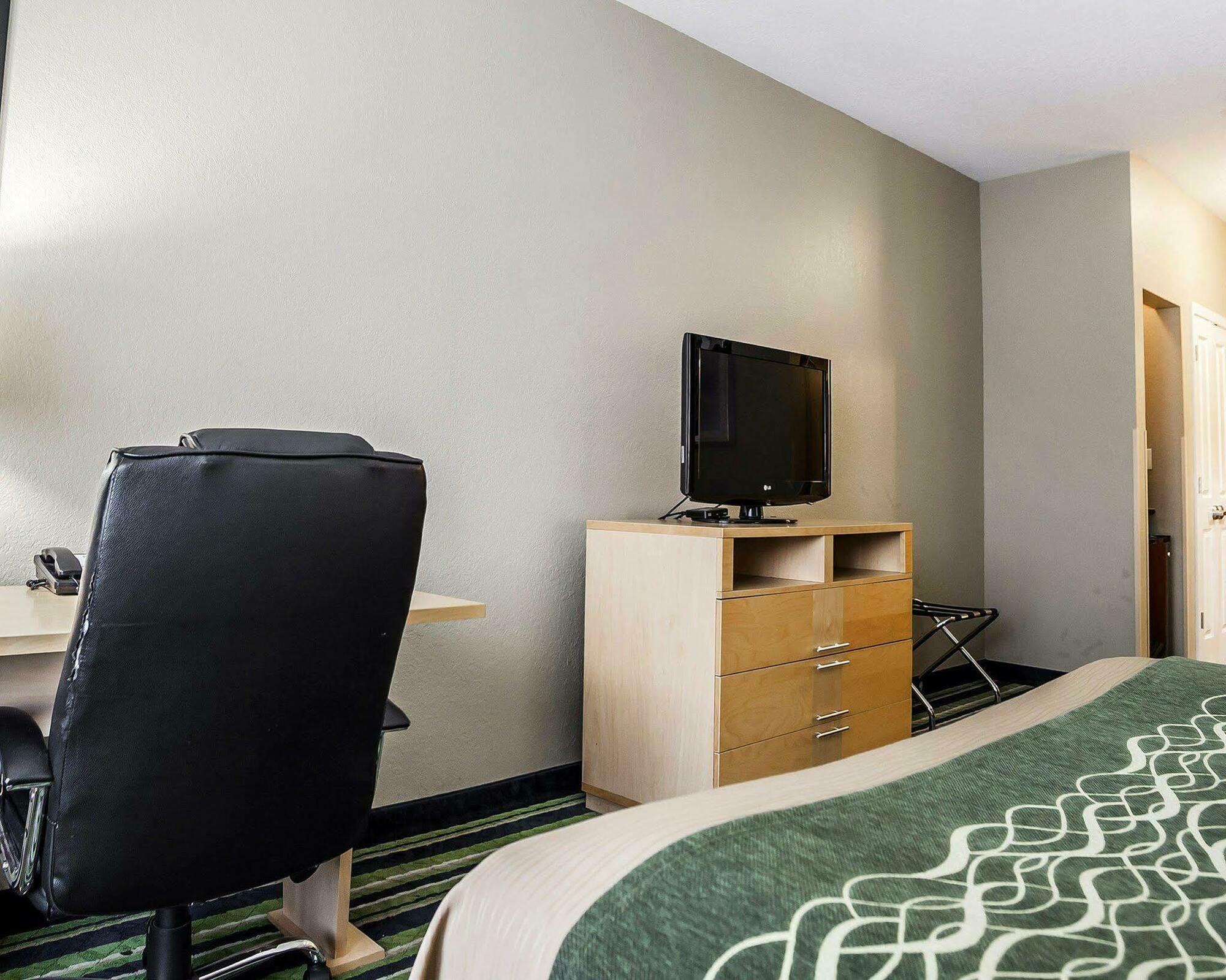 Comfort Inn Kansas City / Airport ภายนอก รูปภาพ