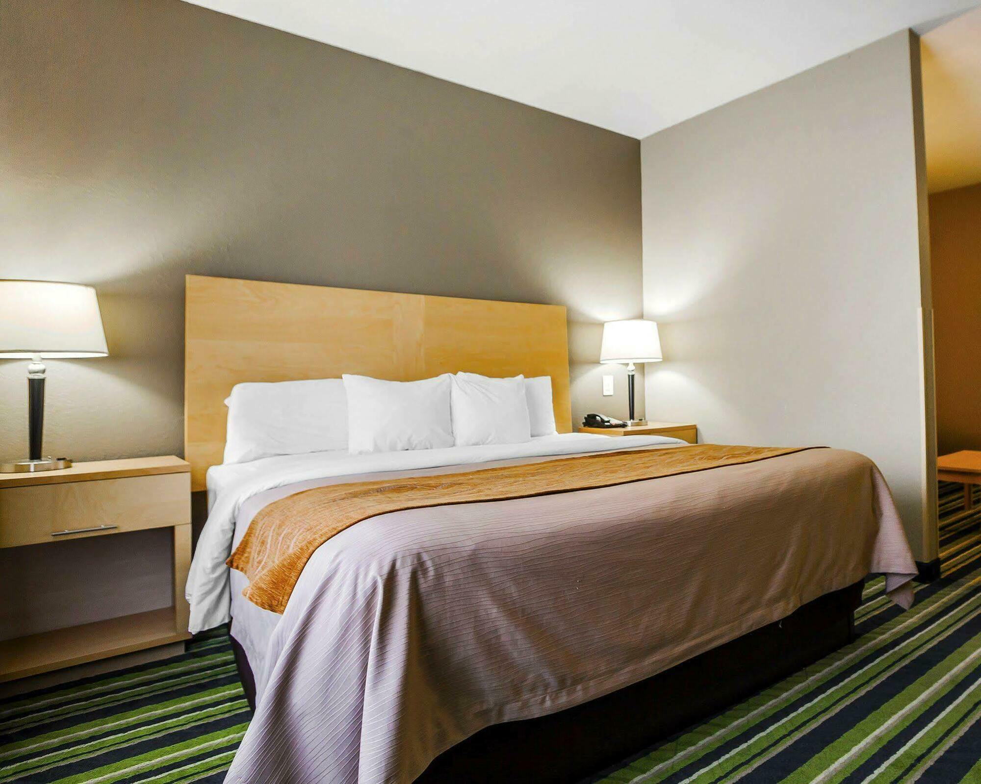 Comfort Inn Kansas City / Airport ภายนอก รูปภาพ