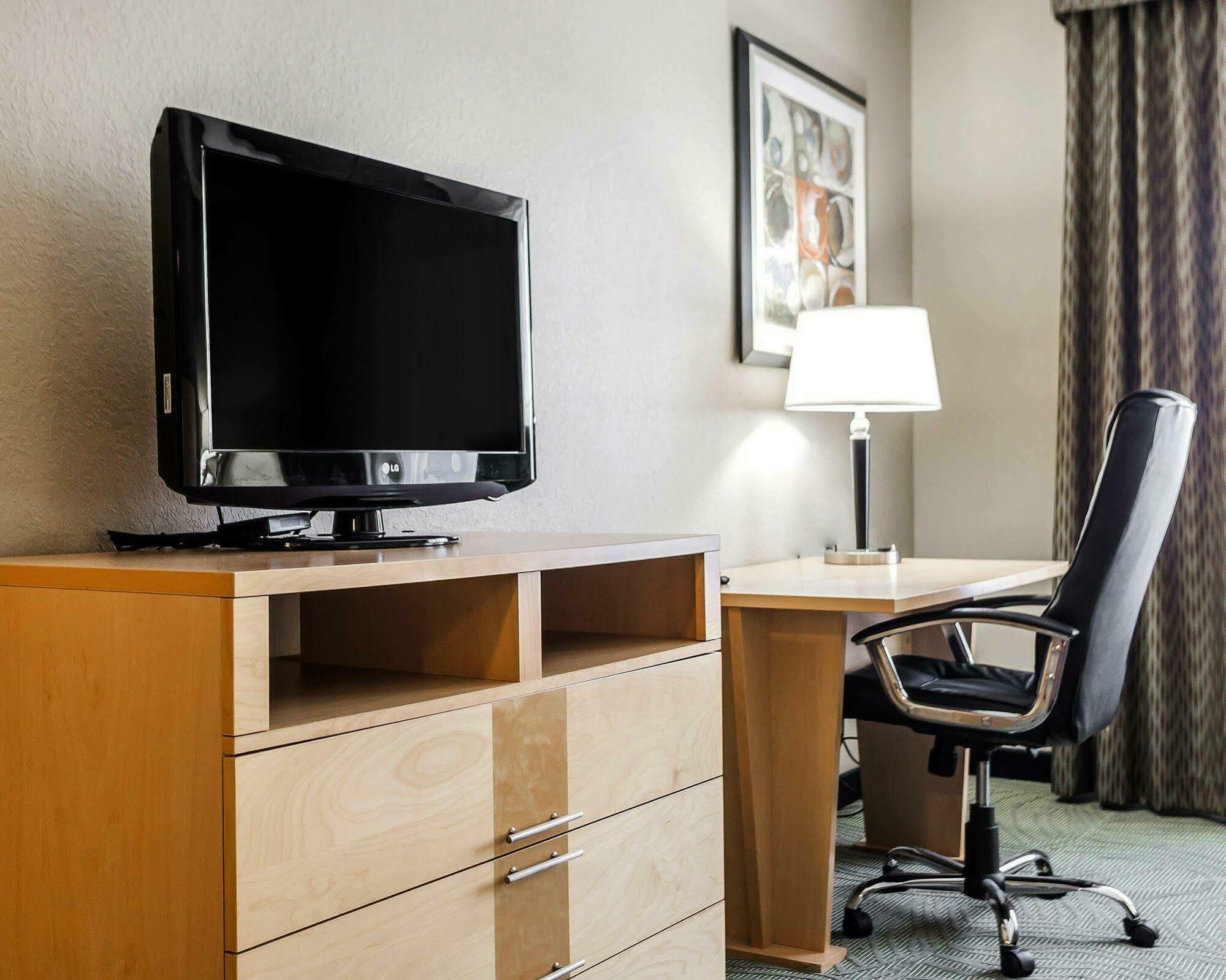 Comfort Inn Kansas City / Airport ภายนอก รูปภาพ