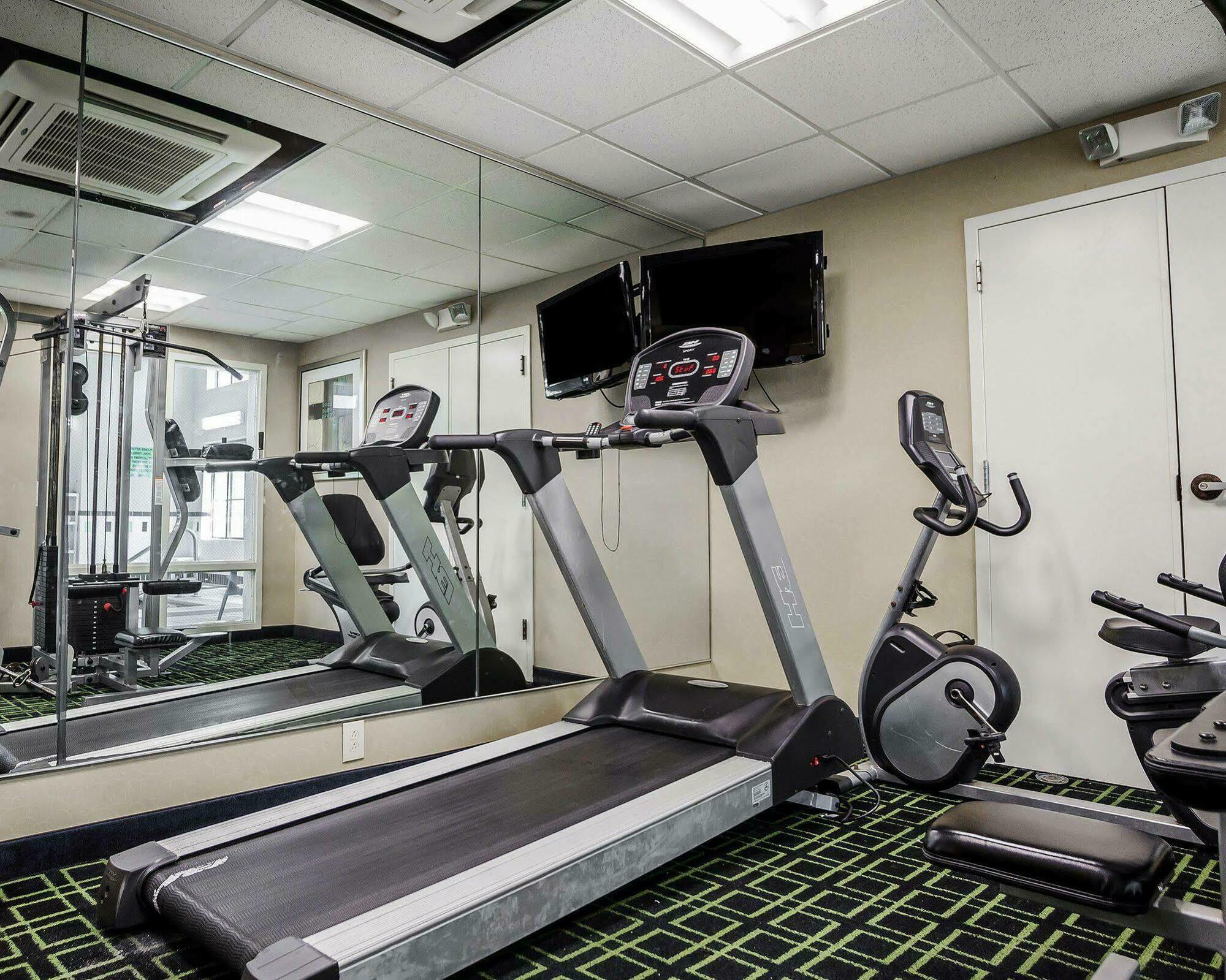 Comfort Inn Kansas City / Airport ภายนอก รูปภาพ