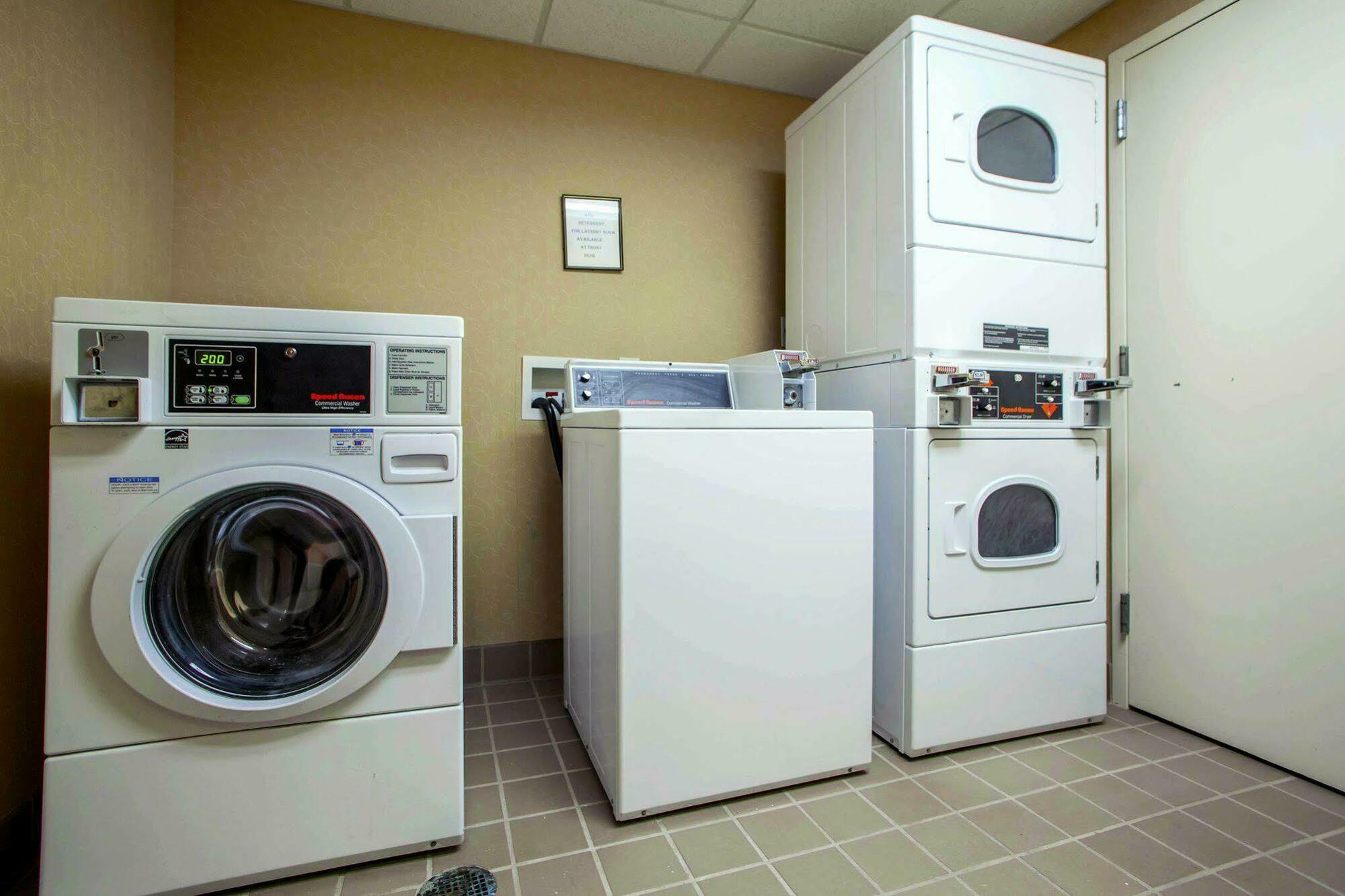 Comfort Inn Kansas City / Airport ภายนอก รูปภาพ